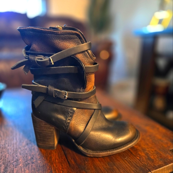 Freebird Black Distressed Ankle Boots - Picture 14 of 16